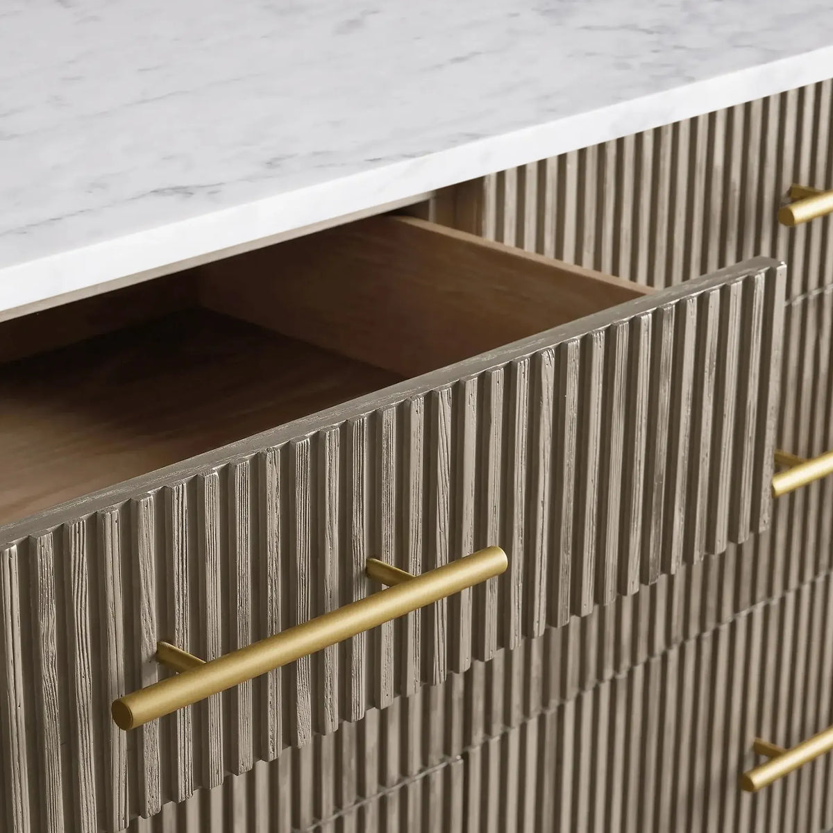Findlay Six Drawer Dresser - Grace Lamp