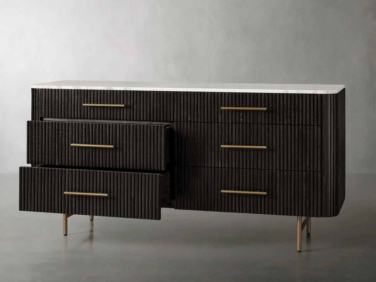 Finnley Six Drawer Dresser-Grace Lamp