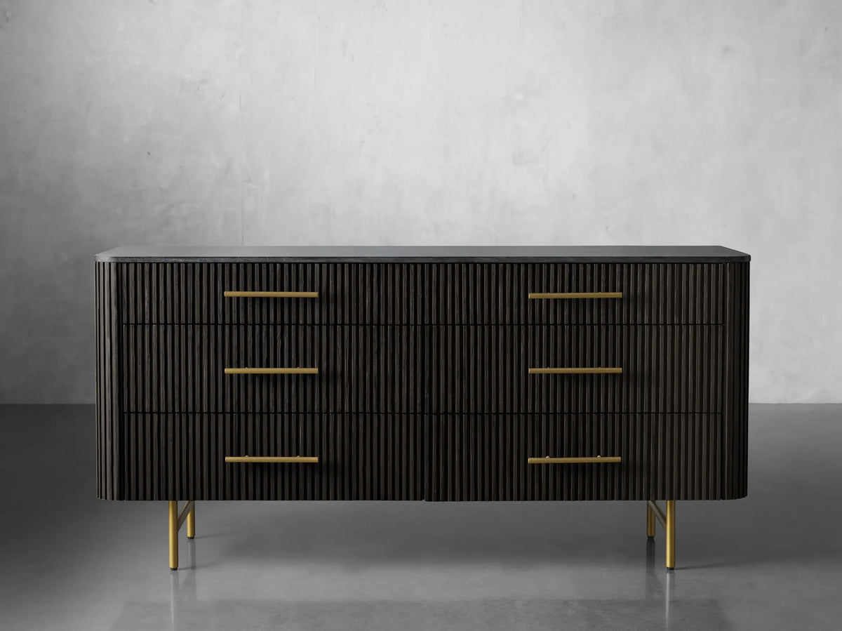 Finnley Six Drawer Dresser-Grace Lamp