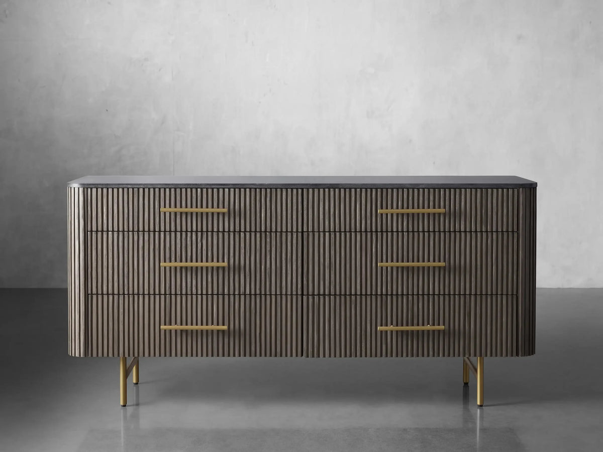 Finnley Six Drawer Dresser-Grace Lamp